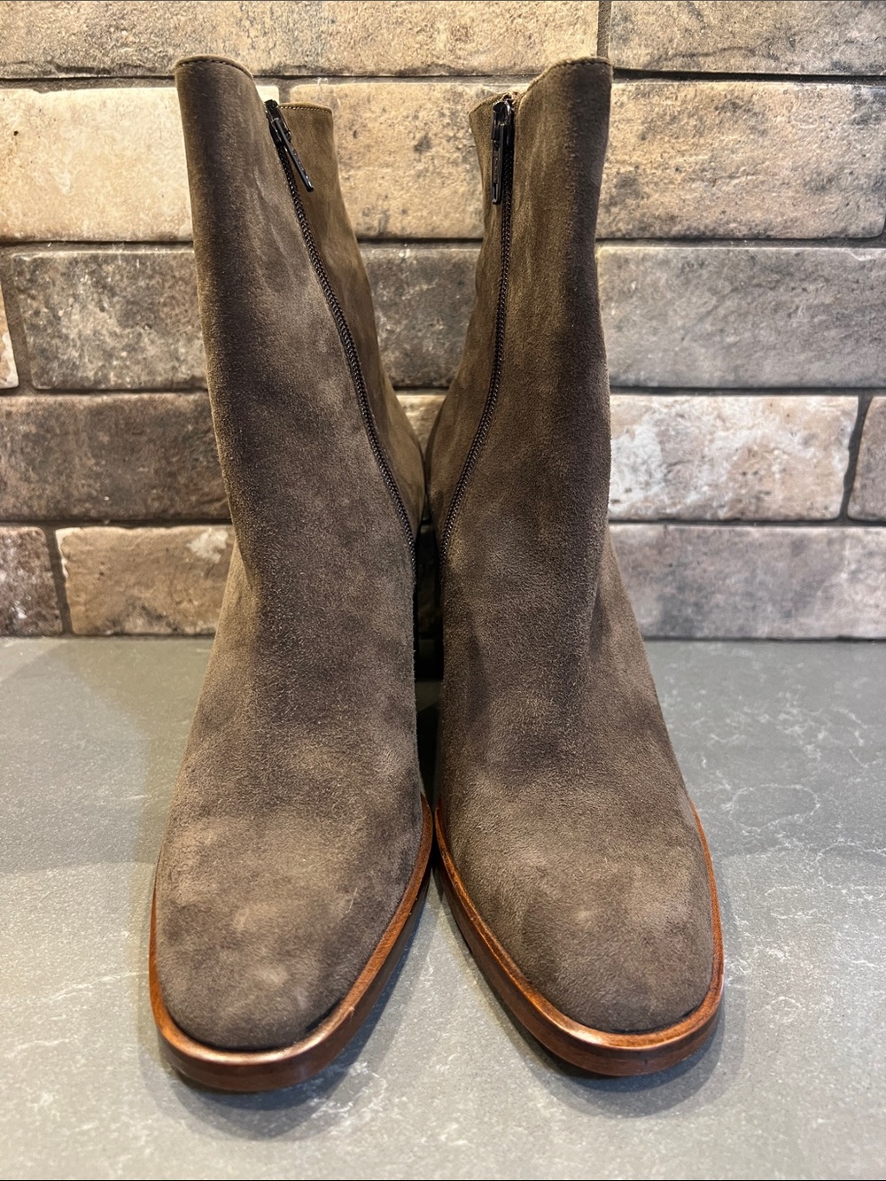 🍂 🍁 GORGEOUS hand -made in Italy Joan Helpbern boots. Rich olive green suede